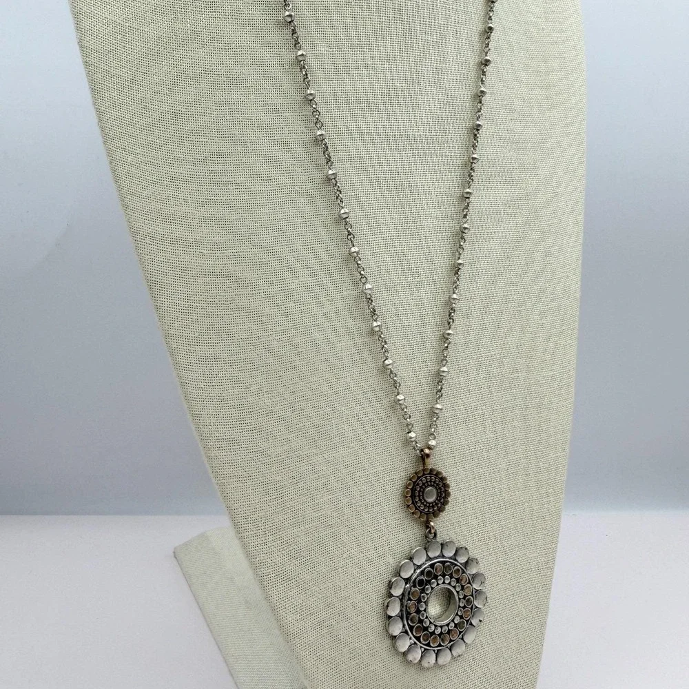 Vintage 90s Silver Tone Sunburst Medallion Pendant Necklace Boho Fashion Jewelry